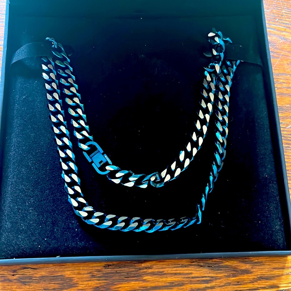 Kay jeweler’s Electric blue stainless steel chain